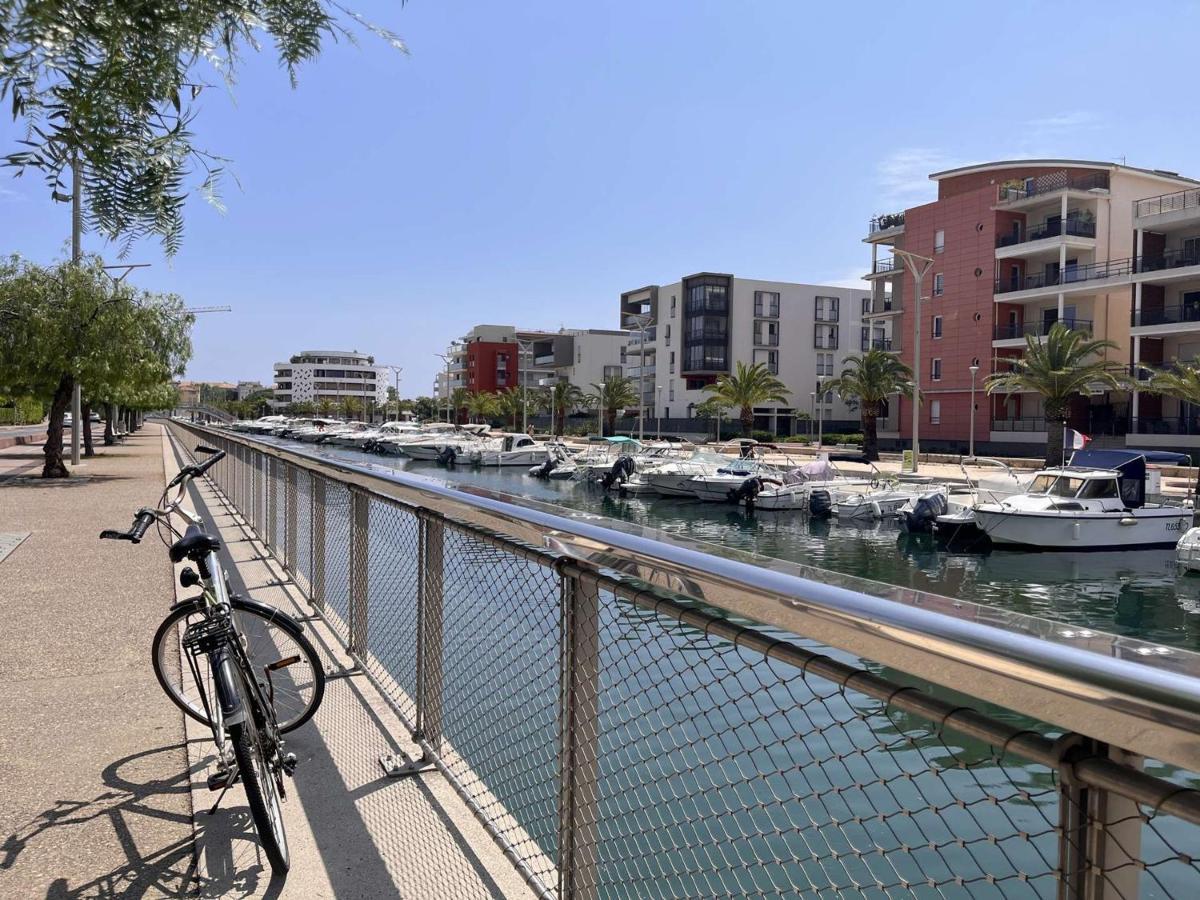 Studio Cabine A 200M De Port Frejus, Plage, Commerces, Terrasse, 4 Couchages, Menage Inclus - Fr-1-226A-31 المظهر الخارجي الصورة