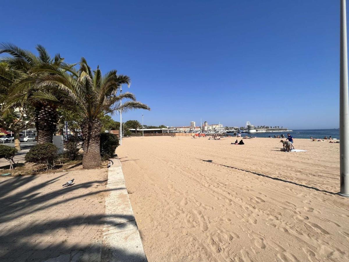 Studio Cabine A 200M De Port Frejus, Plage, Commerces, Terrasse, 4 Couchages, Menage Inclus - Fr-1-226A-31 المظهر الخارجي الصورة