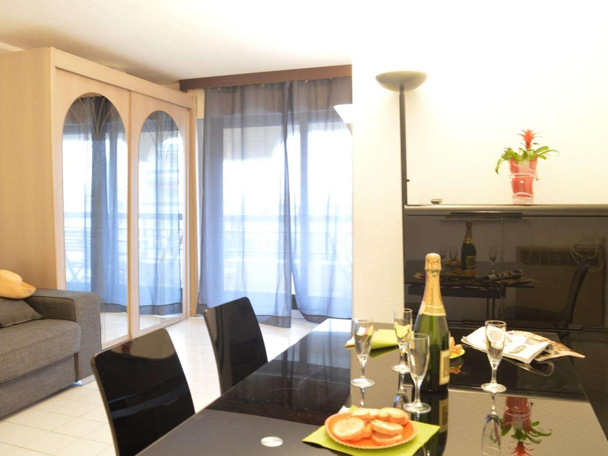 Studio Cabine A 200M De Port Frejus, Plage, Commerces, Terrasse, 4 Couchages, Menage Inclus - Fr-1-226A-31 المظهر الخارجي الصورة