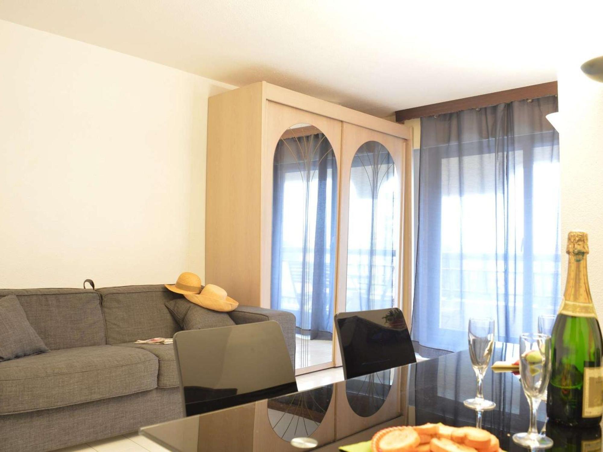 Studio Cabine A 200M De Port Frejus, Plage, Commerces, Terrasse, 4 Couchages, Menage Inclus - Fr-1-226A-31 المظهر الخارجي الصورة
