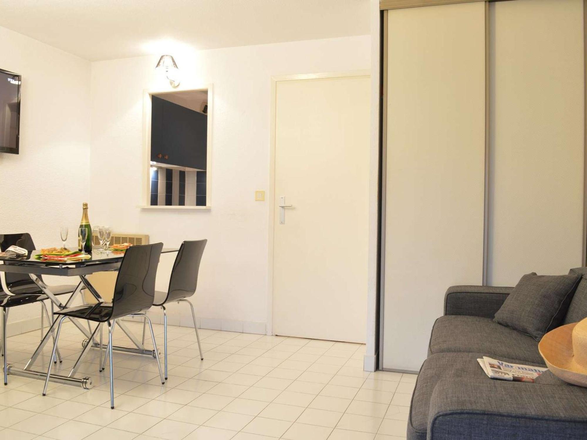 Studio Cabine A 200M De Port Frejus, Plage, Commerces, Terrasse, 4 Couchages, Menage Inclus - Fr-1-226A-31 المظهر الخارجي الصورة
